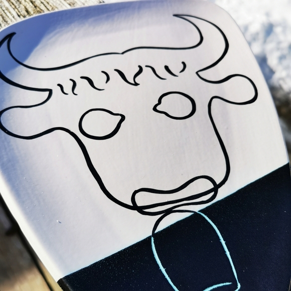 Triangular Cow / Bull Pottery Platter - Picture 2 of 12